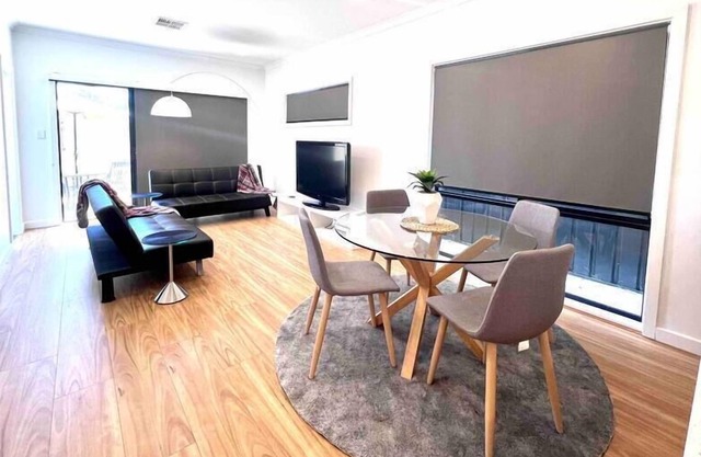 Archies townhouse 3 bdrm, sleeps 5, wifi, AC