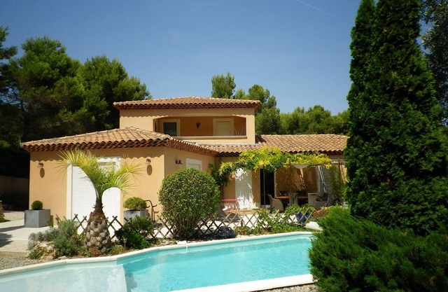 Maison d'architecte avec jardin et piscine, à 7mn de la mer, avec pass voiture.