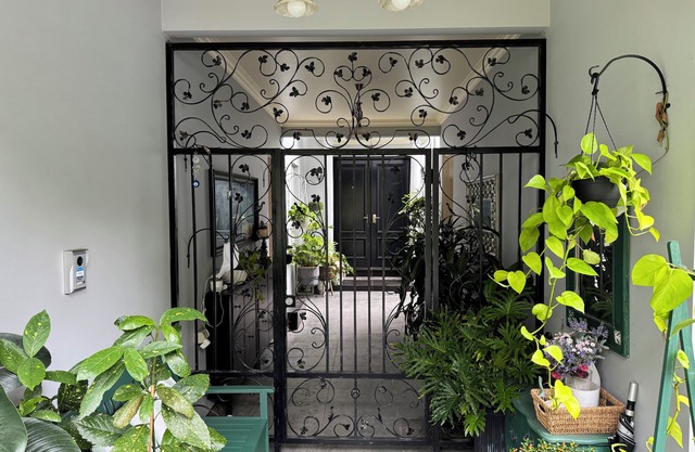Architect designed and lavishly furnished room with WIR, Spa and Shower
