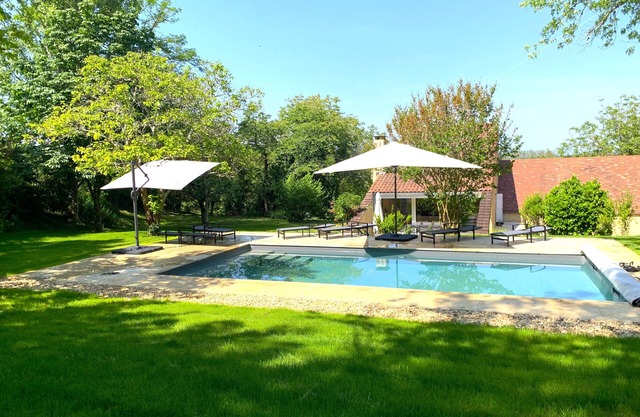 Maison d'architecte rénovée et climatisée avec jardin et piscine privés