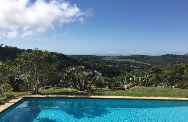 Maison d'architecte nichée dans la nature