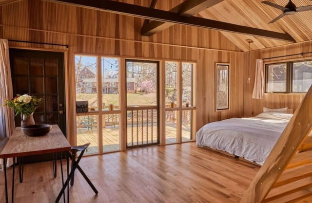 Architectural Lakeside Experience at Poplar Cabin