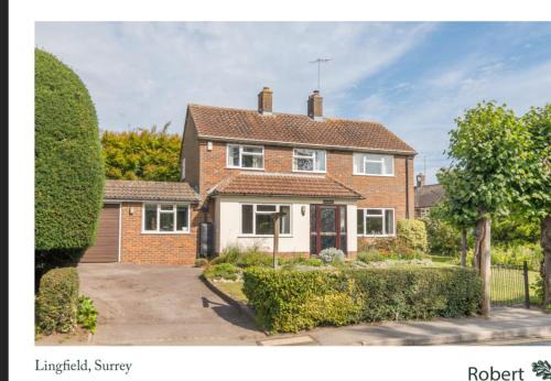 Archtrees House - Family home in Surrey village