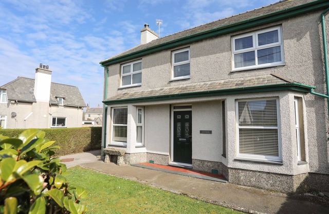ARDDOL, family friendly, character holiday cottage in Morfa Nefyn