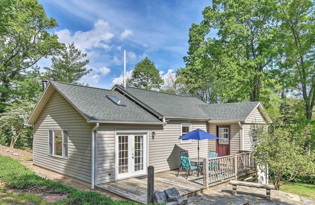 NOUVEAU! Arden Cottage w / Fire Pit - 11 mi à Asheville