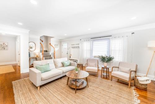 Ardmore Neighborhood Gem - pet and kid friendly