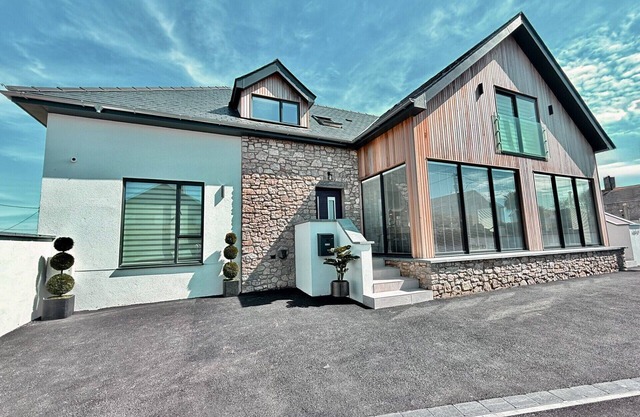 ARDWYN, pet friendly, luxury holiday cottage in Rhosneigr