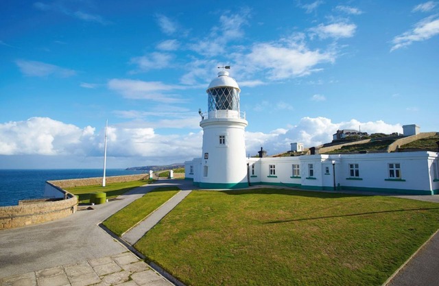 Argus Cottage situé sur le site du phare de Pendeen, sur un majestueux promontoire de granit pour 3 personnes.