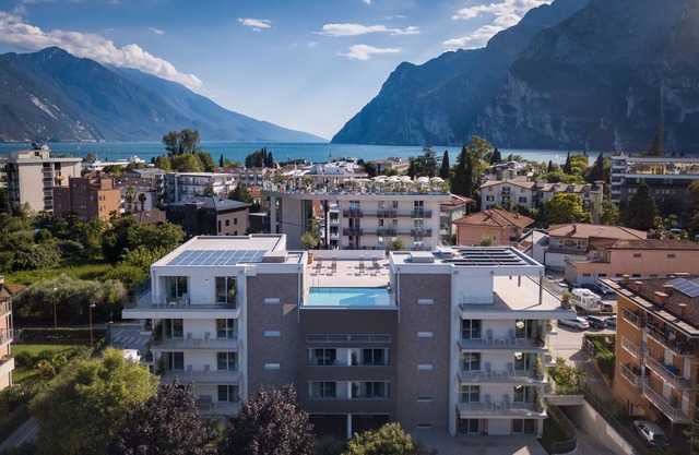 Aris Apartments with Skypool, garage, large balcony, proximity to lake