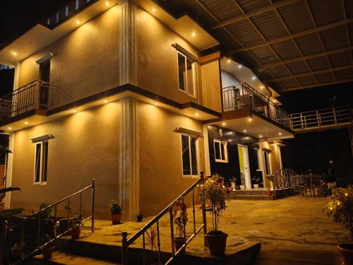 Aris Villa