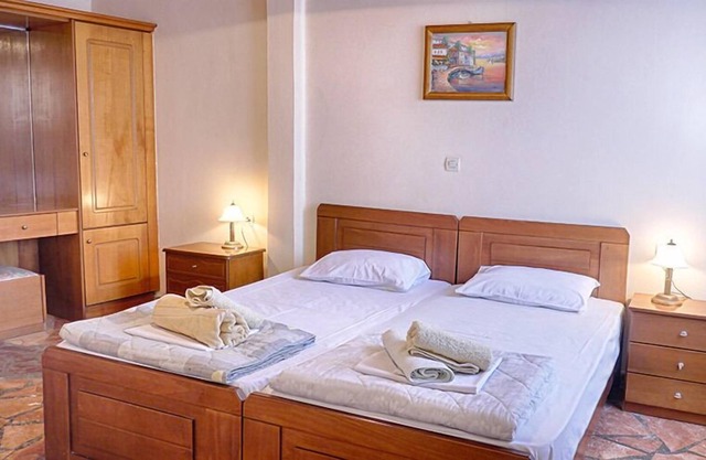 Arista Ferienwohnung 1 - mit Meerblick nur 50m vom Strand in Agios Geoegios Pagon