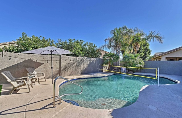 Phoenix Area Home w / piscine privée et foyer!