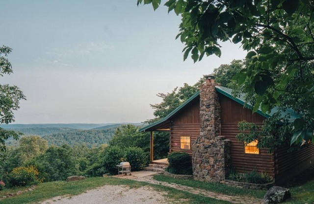 Arkansas Cabin w/ Hot Tub