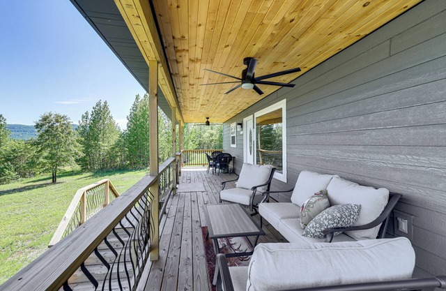 Arkansas Retreat w/ Deck, Fire Pit & Mtn Views!