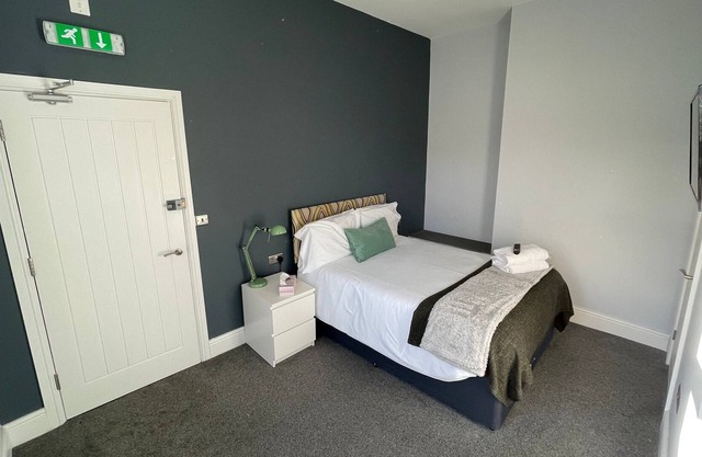 Arlan House, Superb Basingstoke Hotel - Room 03
