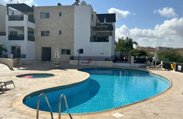 Armonia Court Kapparis, cosy 1 bed apartment, shared pool, beach/shops nearby