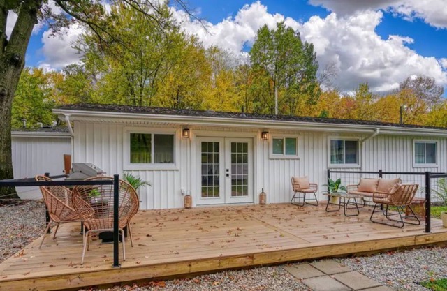 Armuth: Modern 4BR 3B by Airport
