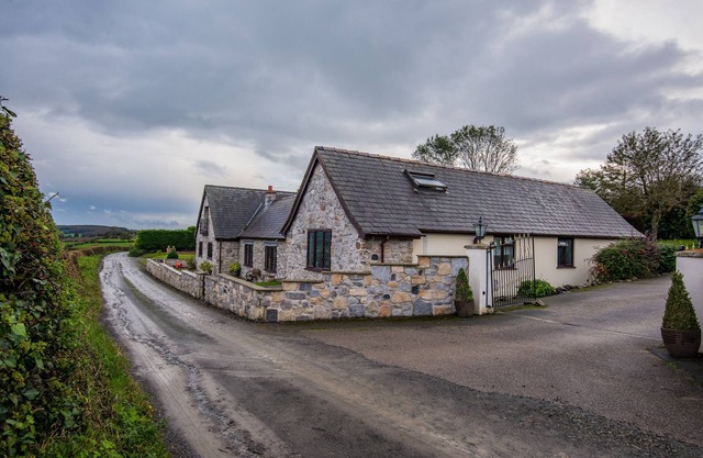 AROSFA, pet friendly, luxury holiday cottage in Trelawnyd