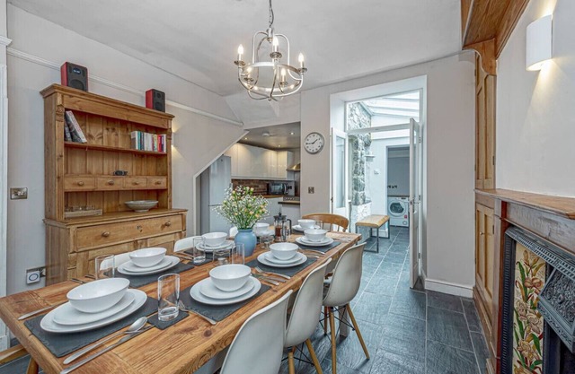 Arran Villas · Character Townhouse in Town Centre & Superb Views