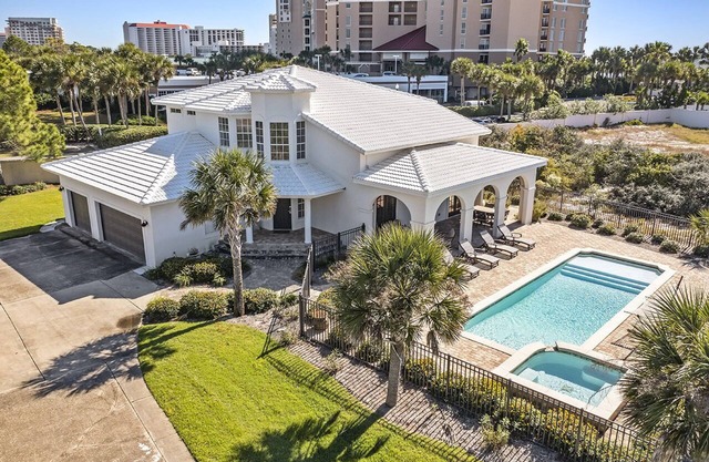 Elegant Vacation House in Miramar Beach with Private Pool!