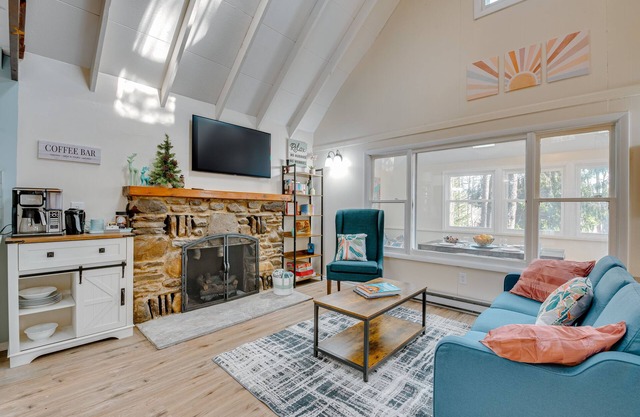 Arrowhead Lake Access: Cabin w/ Resort Amenities