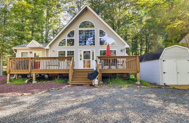 Arrowhead Lake Cabin w/ Hot Tub & Fire Pit!