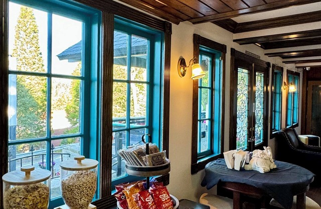 Arrowhead Lake Inn