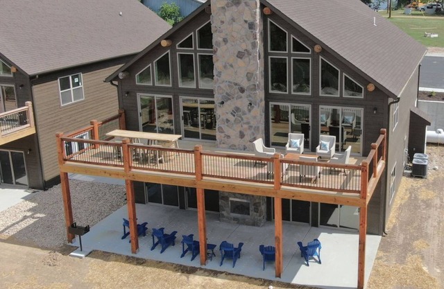 Arrowhead Lodge-ADA Lake view w/Pickleball Court!