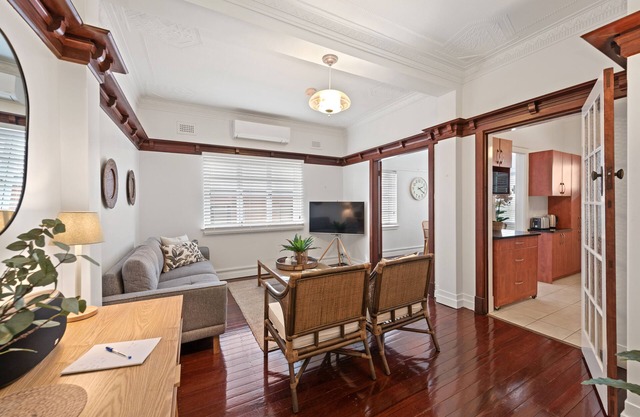 Art Deco in Ascot! ~ 2Bed / 1Bath / 1Car