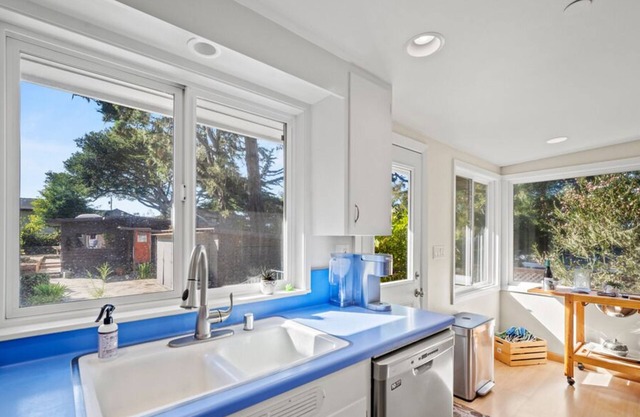 Art Haven - Pacific Grove Single Family Home - Mid-Century Charmer