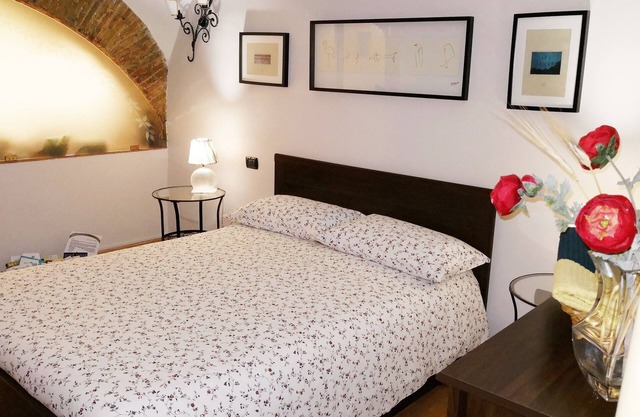 L'art, l'histoire et la tradition. Deux chambres avec connexion Wi-Fi au coeur de Naples