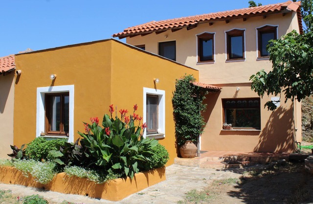 Maison d'art avec vue panoramique sur les montagnes et à voir!
