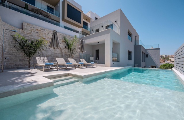 ArtCotel luxury villa,near beach and all amenities