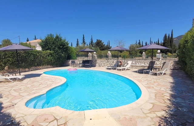 Arte Villa,Margarita apartment huge garden,with pool-5 min drive from Sami