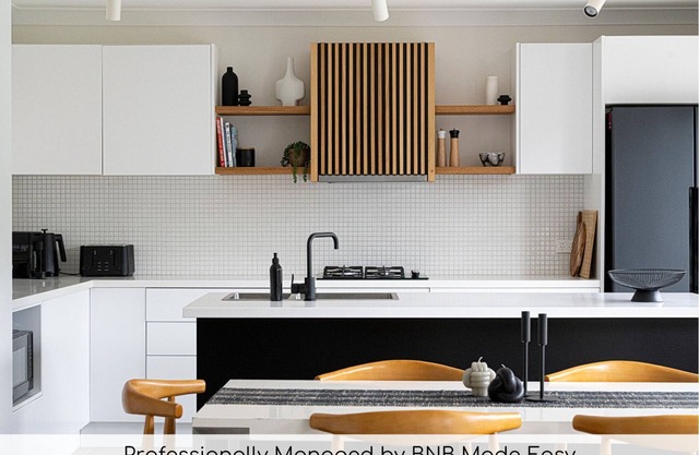 Artful Abode - Duntryleague, Vibrant Decor