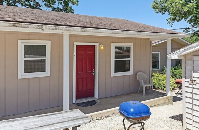 Artilla Cove Cabin 3 - Lake views -Outdoor Pool!