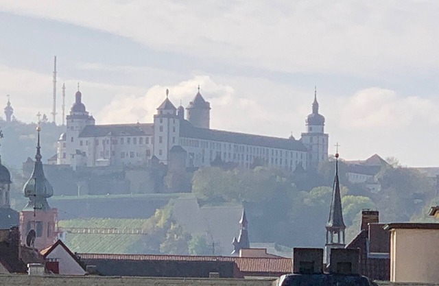 Appartement d'artiste dans le centre-ville de Würzburg avec vue sur la forteresse