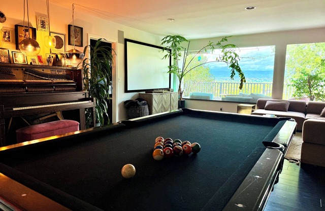 Artist Retreat: LA Bungalow w/ Hot Tub, Pool Table & Piano - Close but Peaceful