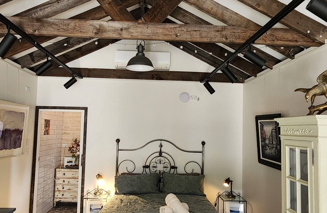 Artistic Private Studio, Sleeps 4 - Parramatta