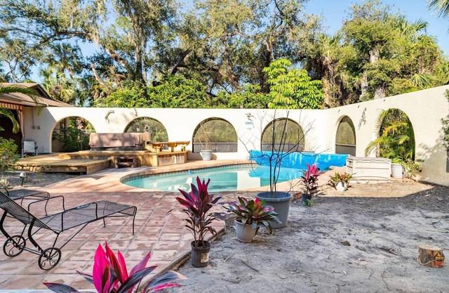 Boho Villa with Pool, Theater & Artistic Vibes