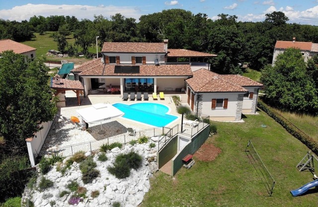 Arton Villa avec piscine au coeur de l'Istrie