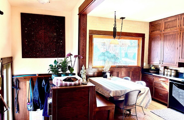 Arts and Crafts Near West Home and Garden WiFi, AC