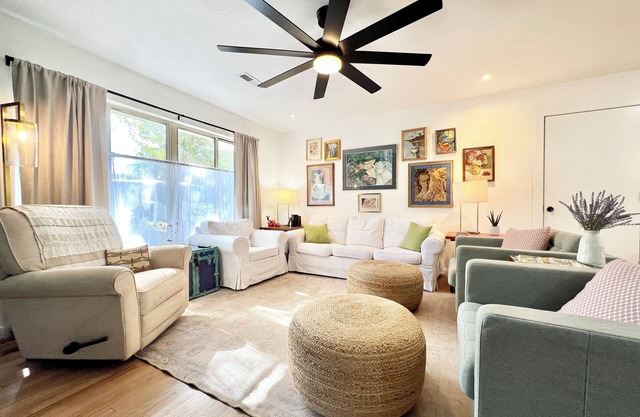 Artsy 3/2 Cottage near the Bay in Charming Fairhope - just renovated