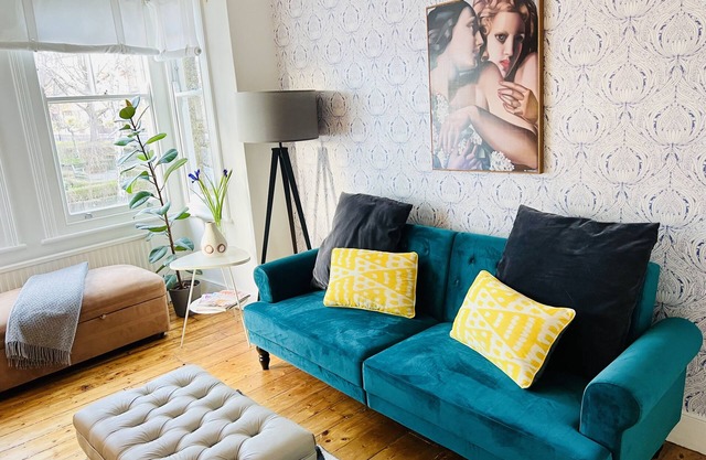 Arty Boutique Apartment in Central Teddington
