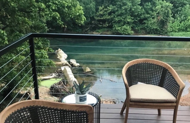 Comme on le voit sur la cabine Streamside HGTV récemment rénovée