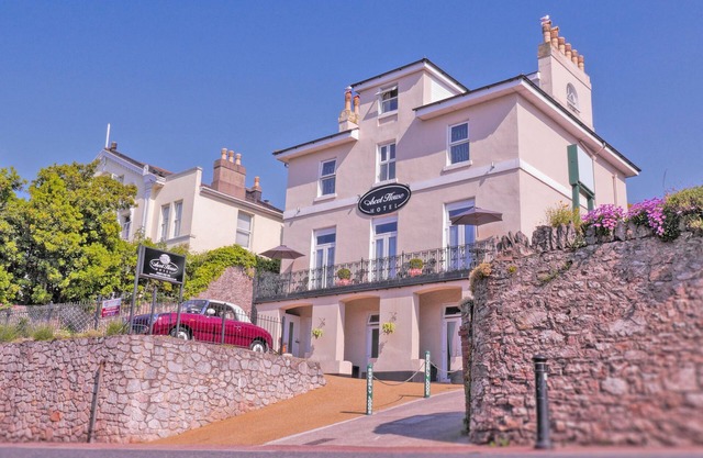 Ascot House Hotel