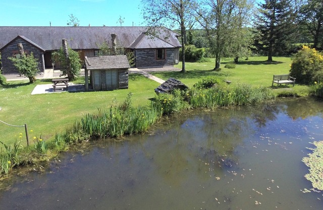 Ash - Cottage de luxe avec de superbes vues, avec pêche, piscine intérieure et salle de gym.