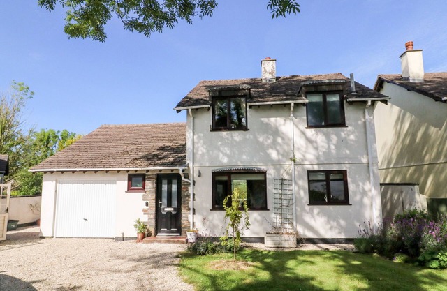 ASH TREE COTTAGE, family friendly, with a garden in Bradworthy