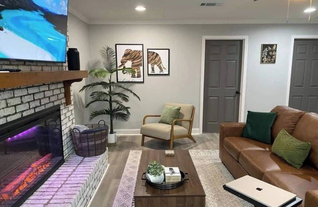 Modern 2BR Aparment near NC ZOO w/ Parking