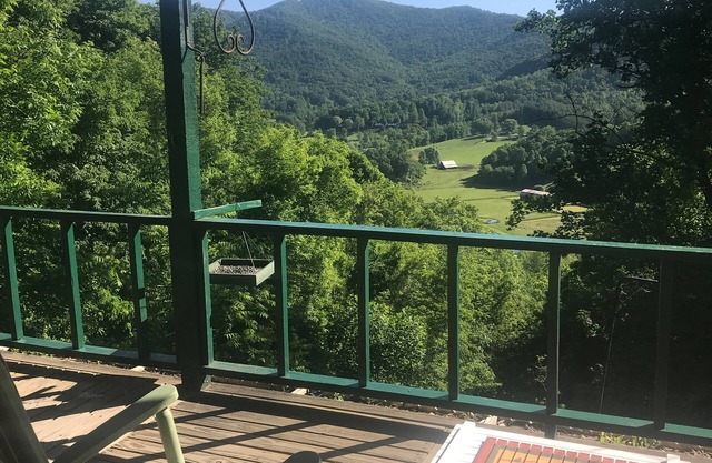 Asheville Area Cabin près de Blue Ridge Pkwy Sleeps 7 3BR / 2BA